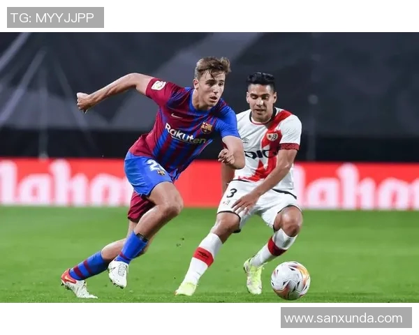 米堡与女王巡游的精彩对决揭示足球战术与团队精神的完美结合 米堡与女王巡游的精彩对决揭示足球战术与团队精神的完美结合