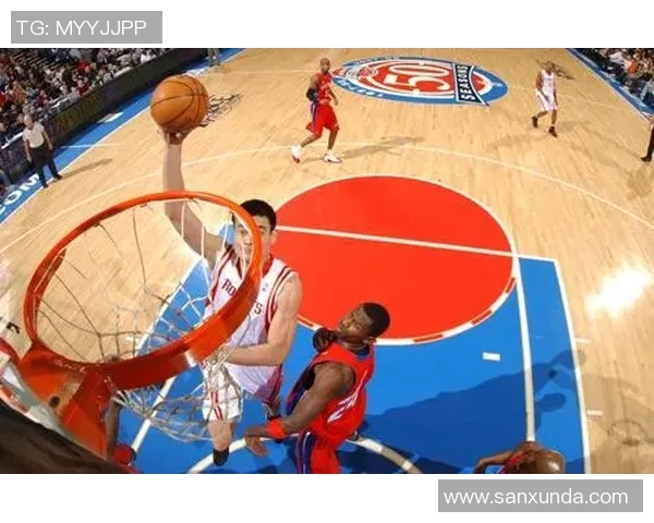 姚明勾手技艺的魅力与影响力探讨篮球历史中的经典瞬间
