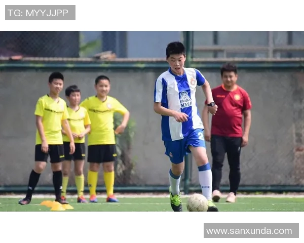 内坑足球比赛精彩瞬间直播回放尽在这里，快来观看激烈对决与精彩进球吧